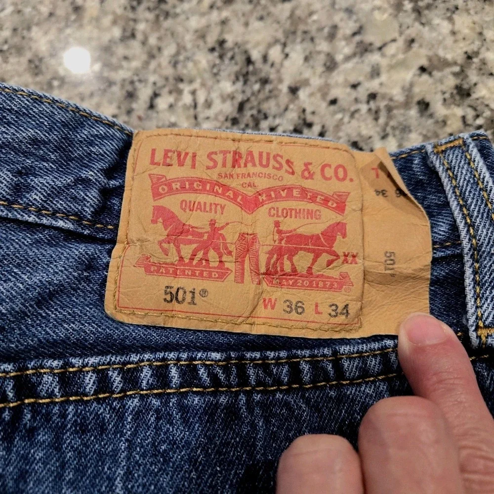 Men's Levi 501 Jeans  36x34 Button Up Classic‎